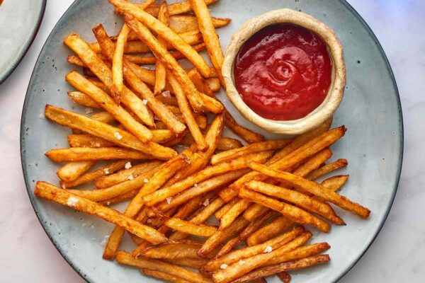 how-to-make-homemade-french-fries-2215971-hero-01-02f62a016f3e4aa4b41d0c27539885c3